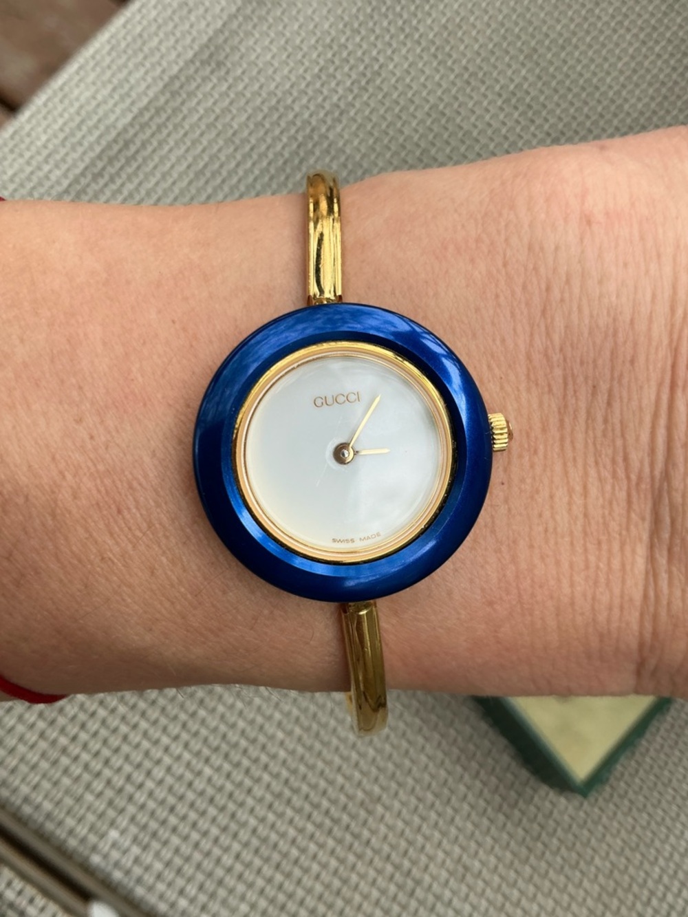 Beautiful GUCCI bangle watch w/ set of colorful bezels โค๏ธ๐๐ค๐๐๐ค - Picture 7 of 14